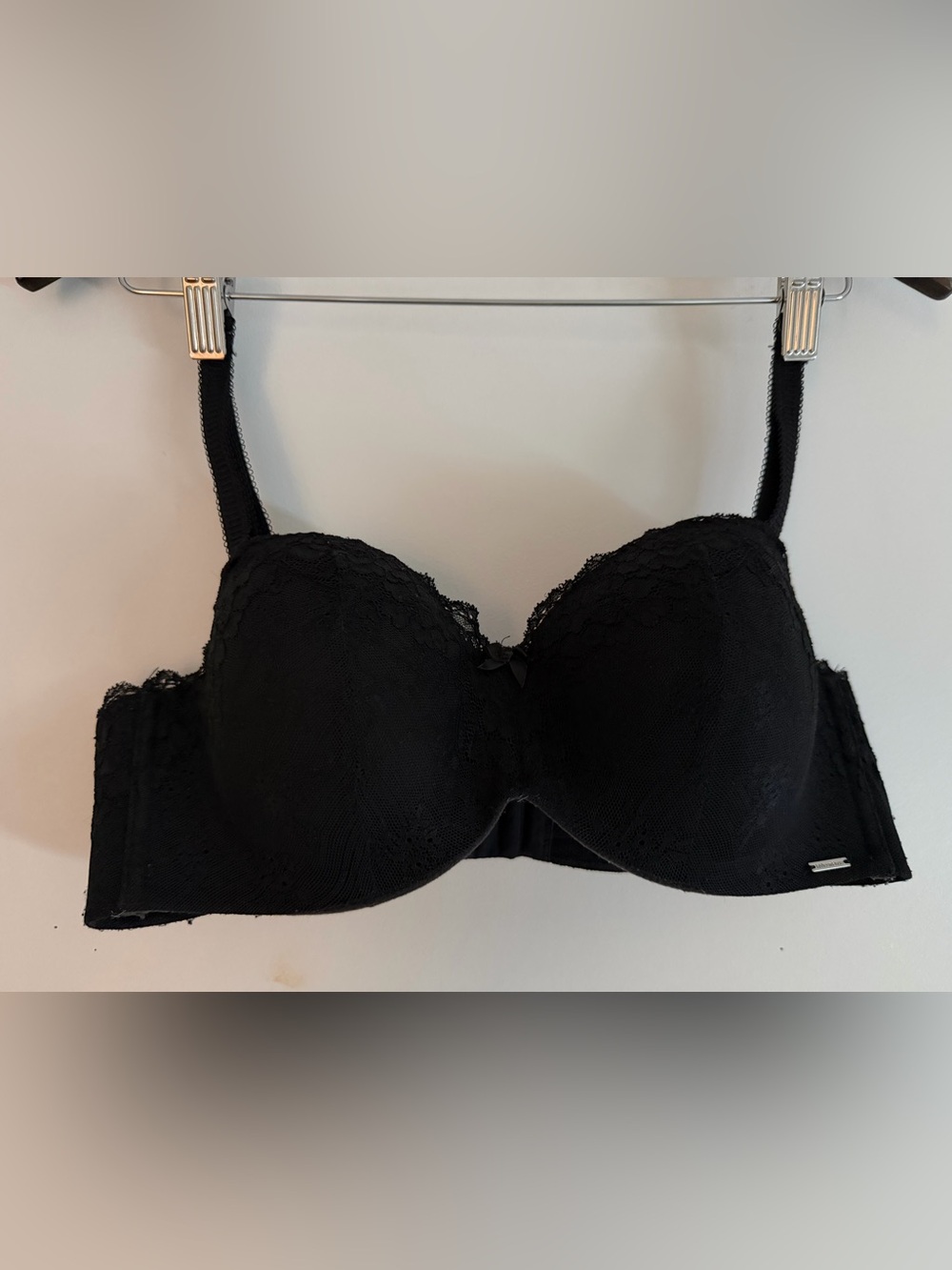 La Vie En Rose Black Lace Convertible Push-Up Bra with Subtle Bow